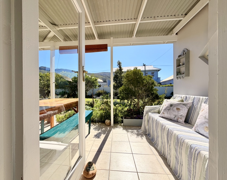 2 Bedroom Property for Sale in Sandbaai Western Cape